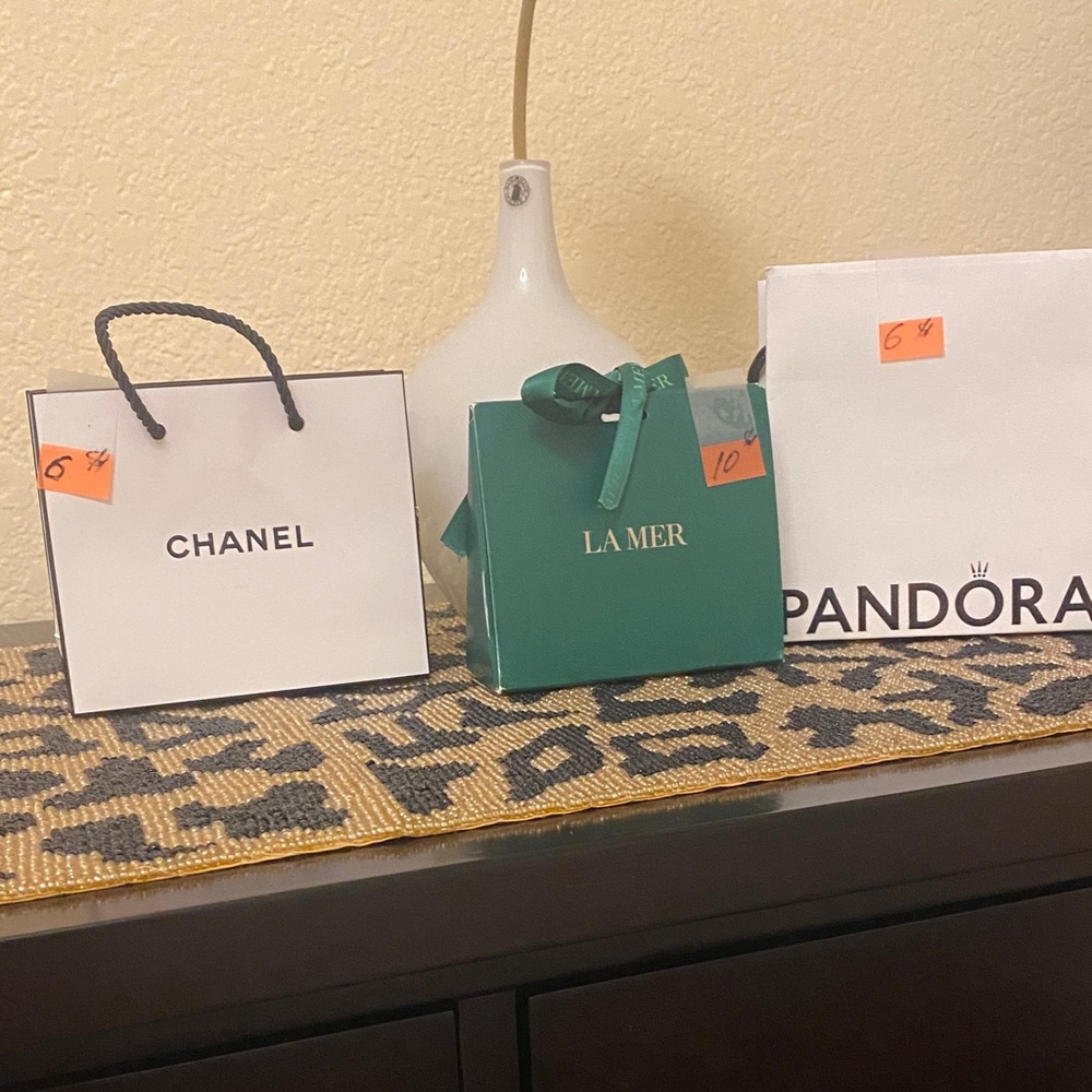 Pandora White and Black Gift Bag